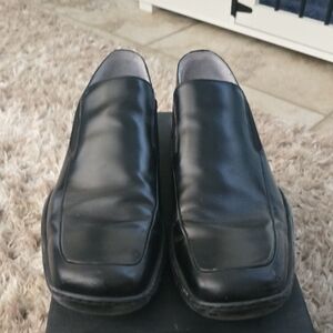 Kenneth Cole Black Leather Slip-On Loafers